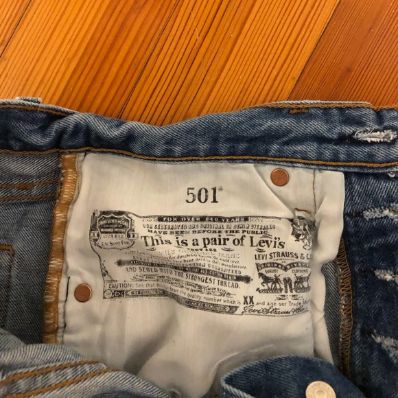 Levi’s 501 Denim Shorts - Picture 2 of 3